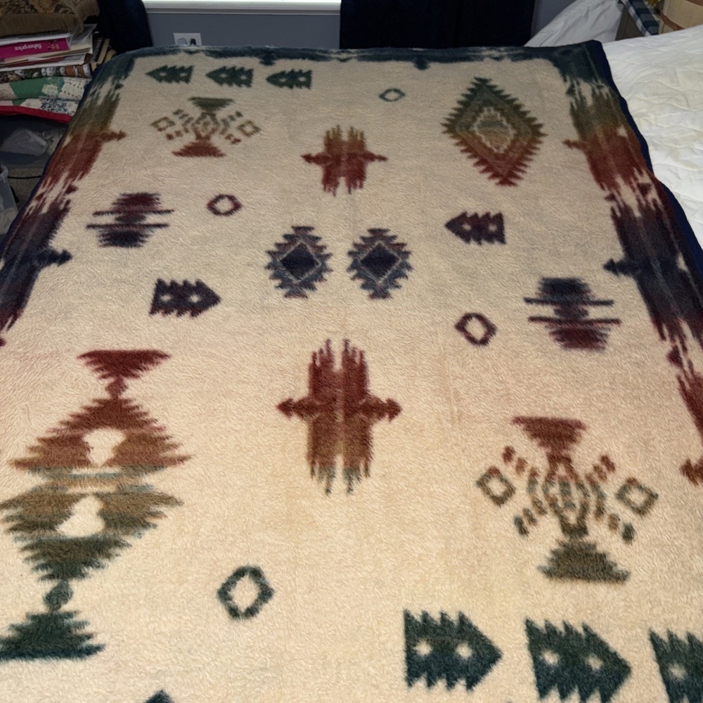 Vtg Biederlack Southwest Aztec Fleece Blanket 53x77" Rainbow Reversible - Picture 4 of 4